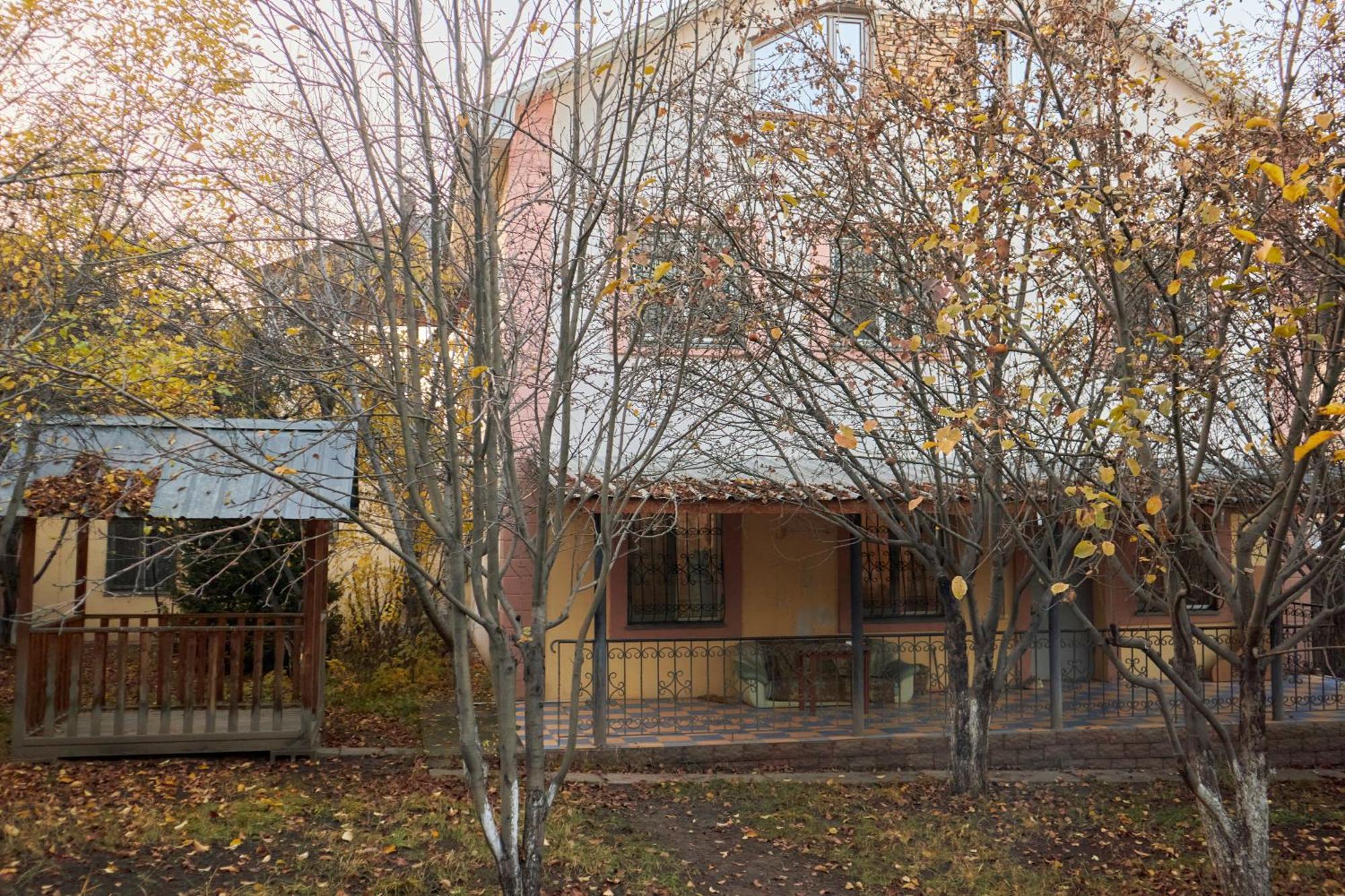 Sweet Vibe Hotel Almaty Exterior photo